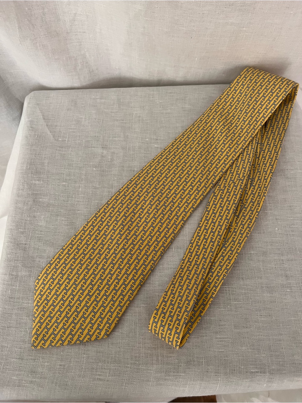 Hermès Paris Silk Tie – Gold & Gray H Pattern – Classic Luxury Necktie